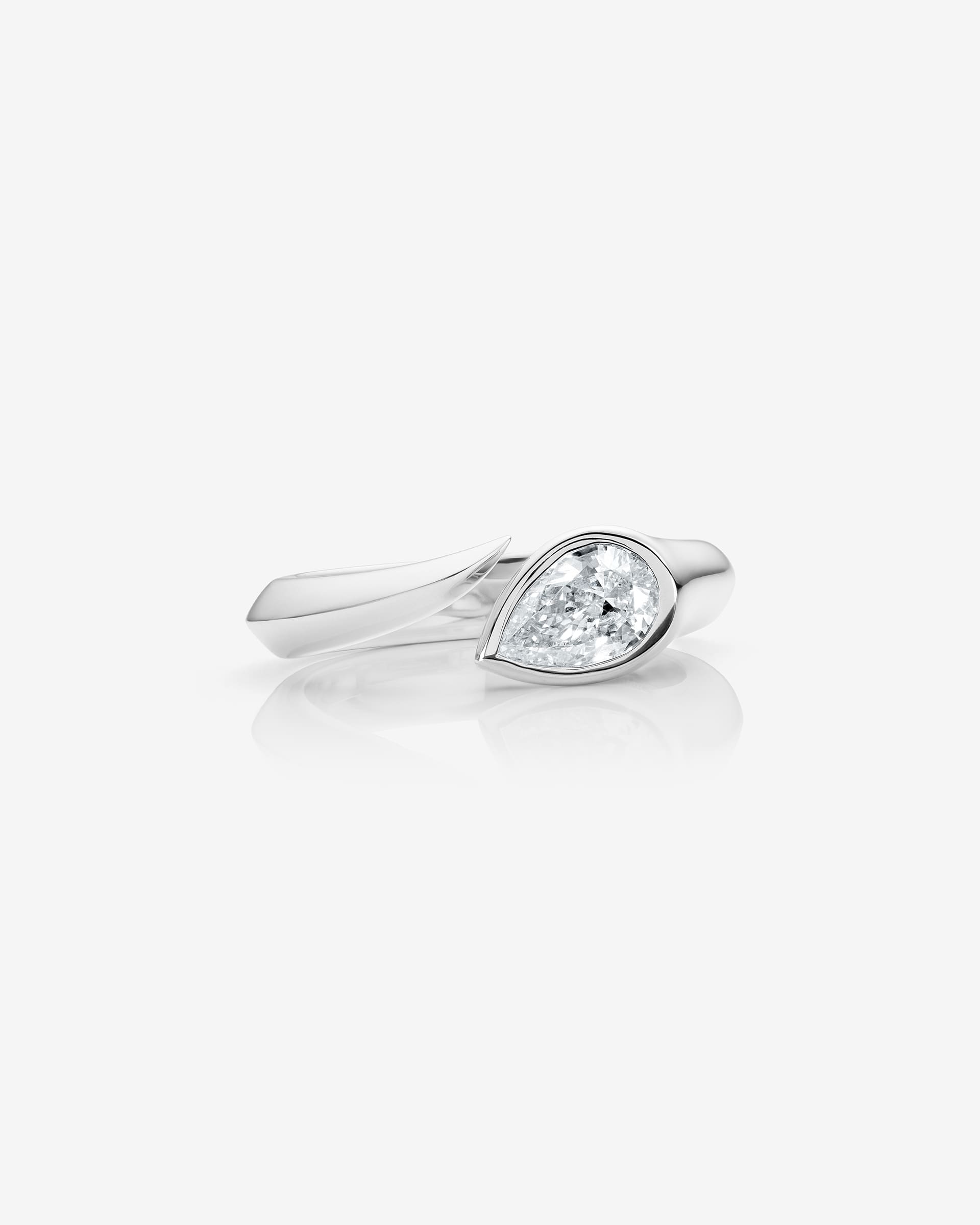 Women’s platinum Thorn Arc Solitaire Slimline ring with pear-cut white diamond
