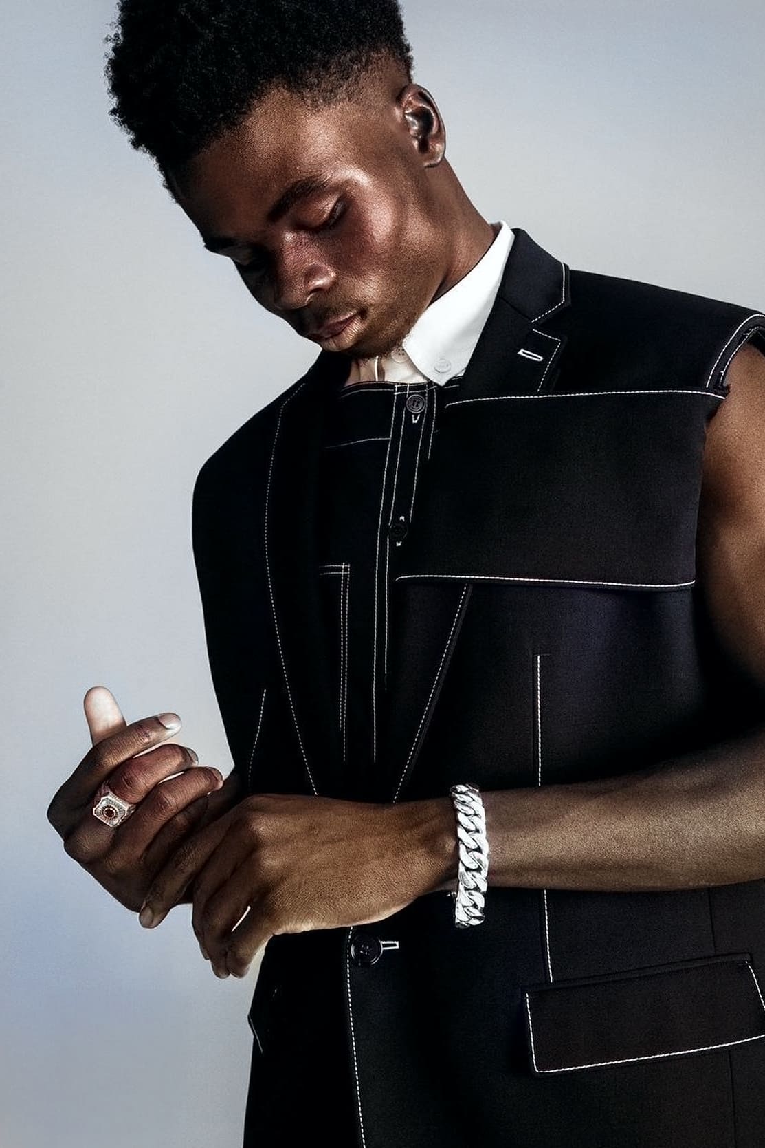 Bukayo Saka wearing Stephen Webster Cuban Leaf Ring