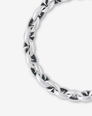 Close-up detail of the tiny oval links and polished sterling silver finish on Stephen Webster Thorn Small Oval bracelet