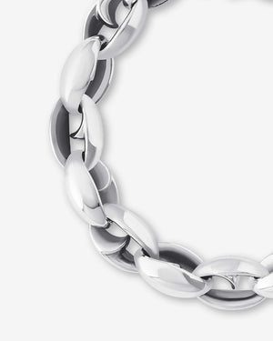 Close-up of the large oval links and polished sterling silver finish on the Stephen Webster Thorn Large Oval bracelet