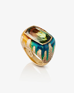 Full Bleed Ring in 18 ct yellow gold with green-to-grey tourmaline centre and graduated brown & white diamonds — front view