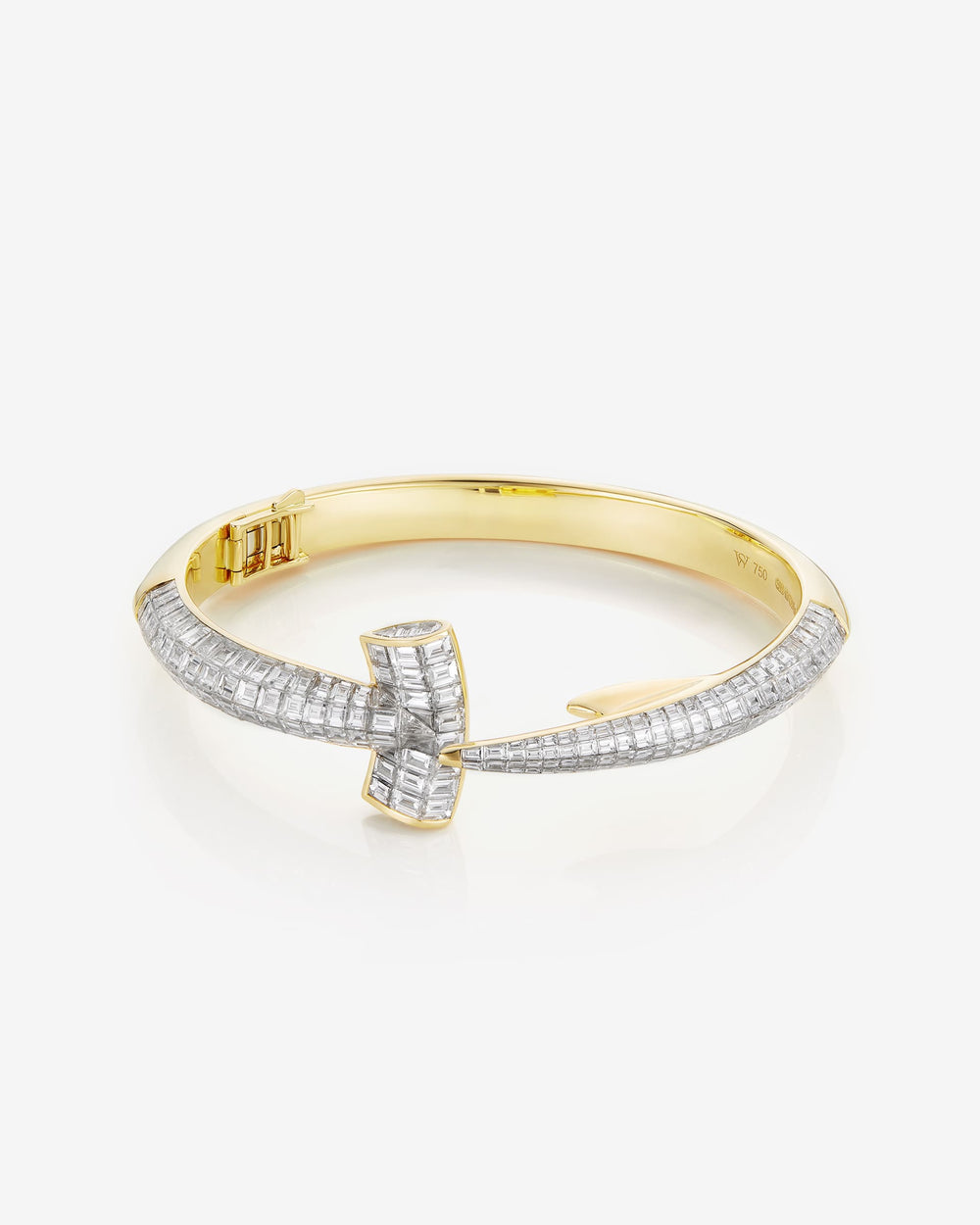 Stephen Webster Hammerhead Bangle in 18ct yellow gold with white diamonds, luxury fine jewellery cuff bracelet product shot