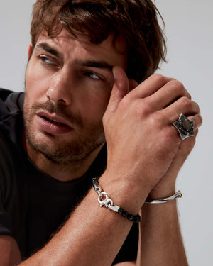 Half-body lifestyle image of model wearing Stephen Webster Thorn Beaded Bracelet with contemporary menswear