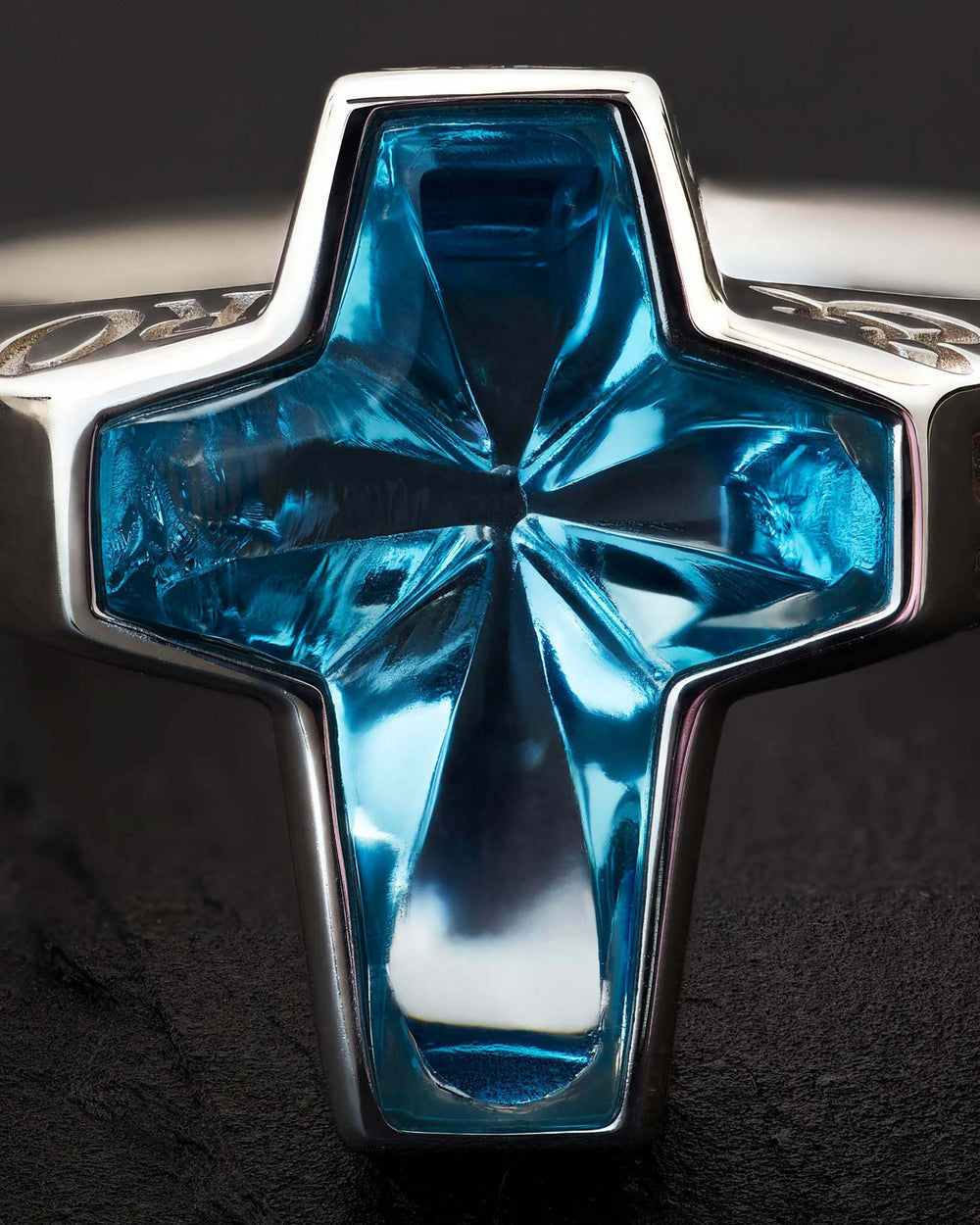 Stephen Webster Mini Rockstar ring in 18 ct white gold with central blue topaz gemstone — front view