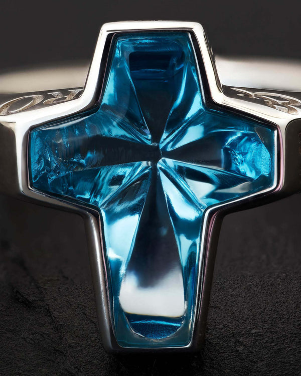 Close-up of blue topaz gemstone and polished white-gold finish on Stephen Webster Mini Rockstar ring