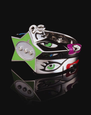 Stephen Webster × Machine Gun Kelly Gossip Ring Edition Seven in sterling silver with neon-green enamel star — 360 video