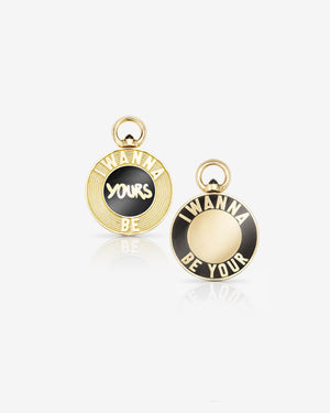 Stephen Webster I Wanna Be Yours Black Enamel personalised pendant — 18 ct yellow gold flip-pendant with opaque black enamel centre reading “I Wanna Be Yours”, front view