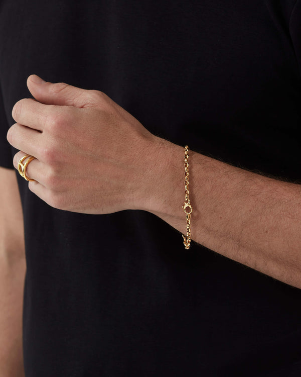 Model wearing Stephen Webster Classic Link Bracelet 7mm in 18K yellow gold on wrist