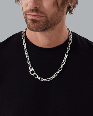 Model wearing Stephen Webster Classic Link Chain 11 mm in 19 inches sterling silver necklace