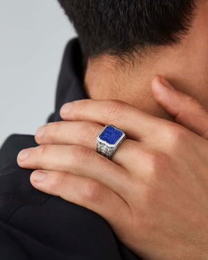 Close-up of model’s little finger wearing the lapis Cuban Leaf ring — showing gemstone colour, silver engraving and ring proportions under natural light.