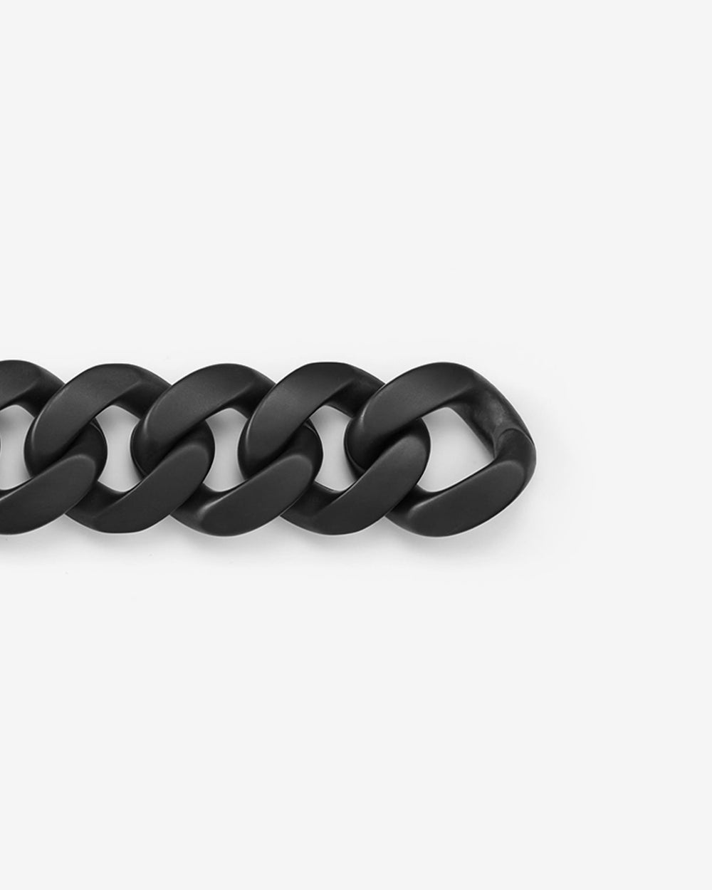 Close-up of Stephen Webster Cuban matt black ceramic bracelet — detailed view of matte ceramic link surface and link joints