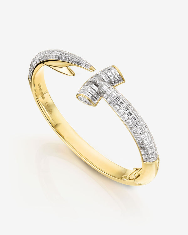 Stephen Webster Hammerhead Bangle in 18ct yellow gold with white diamonds, luxury fine jewellery cuff bracelet product shot