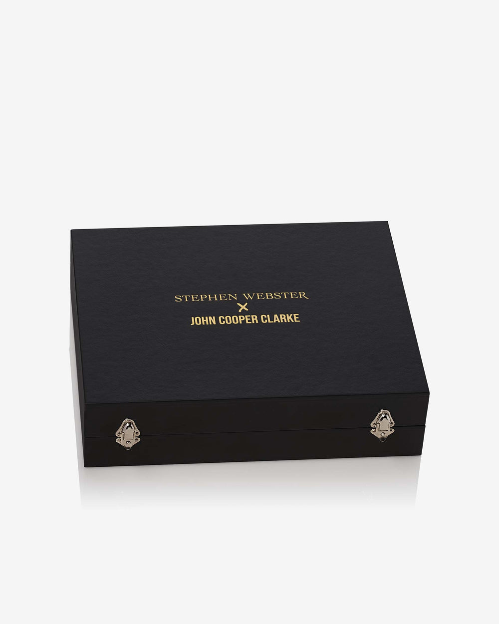 Inside view of Stephen Webster I Wanna Be Yours Collector’s Edition Set — 5 gold vinyl pendants and gold fob chain neatly arranged in bespoke presentation box