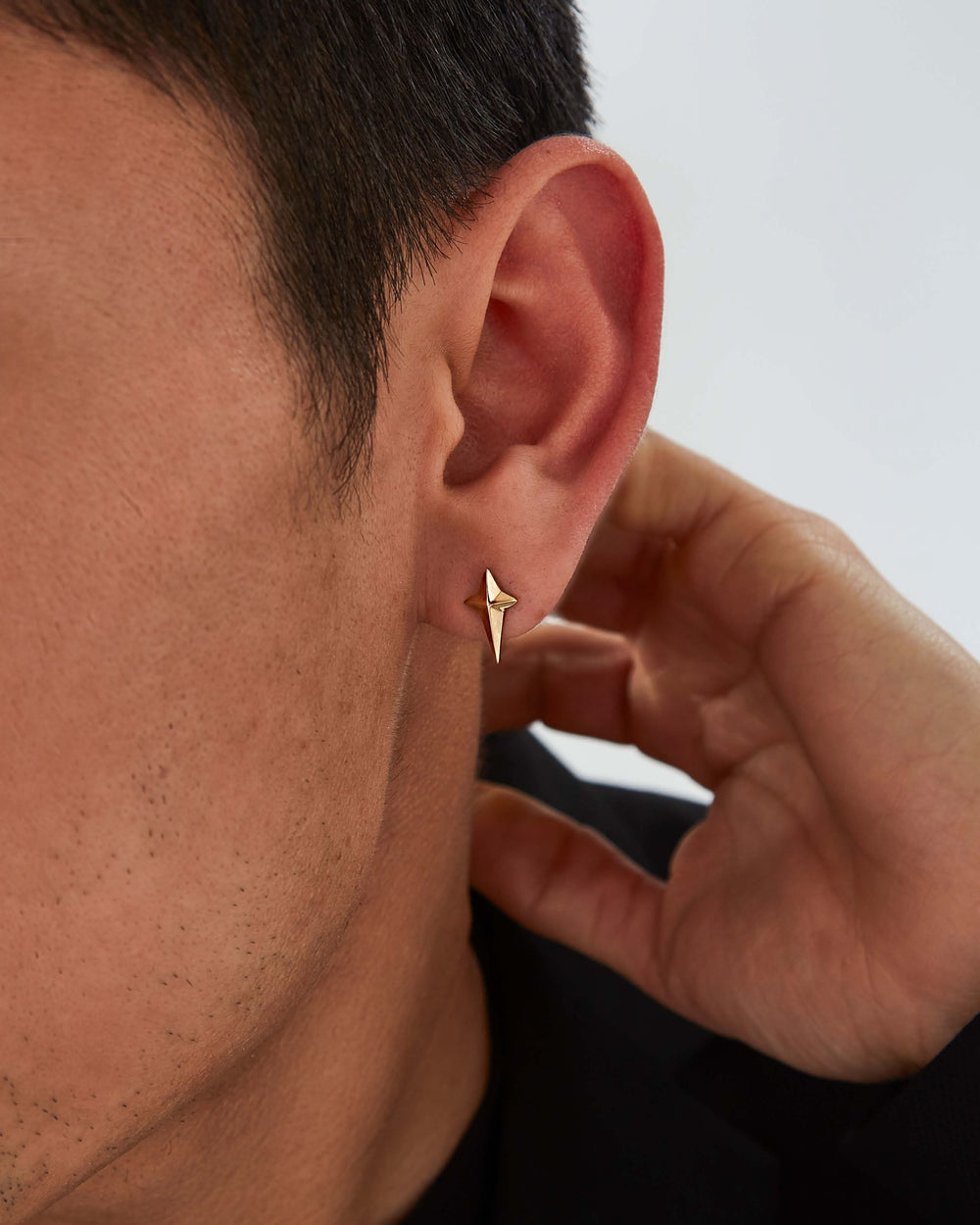 Stephen Webster New Cross stud in 18 ct yellow gold — front view showing cross motif on gold stud