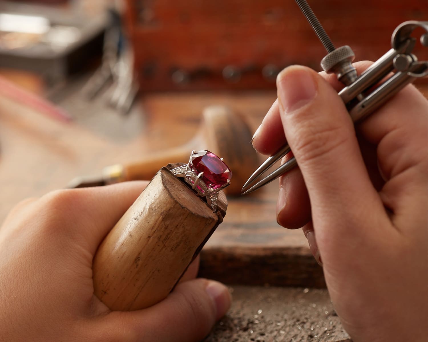 Stone resetting and replacement services for diamonds and coloured gemstones