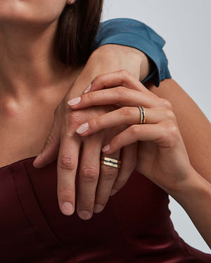 Model wearing Stephen Webster Thorn Fine Inscription Band in 18 k yellow gold with black diamond pavé