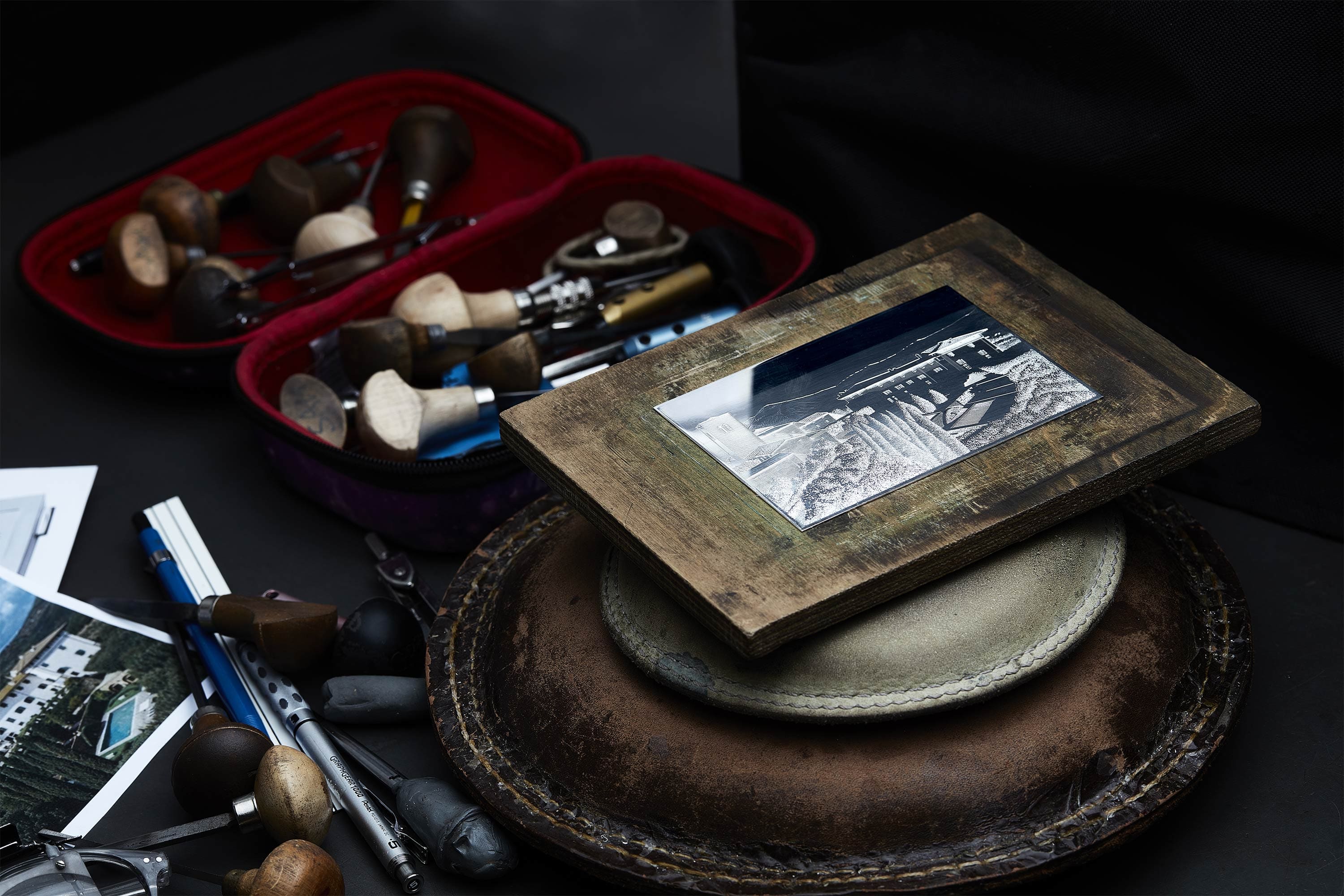 Bespoke jewellery design session with Stephen Webster capturing personal stories in custom pieces