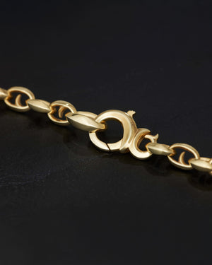 Clasp and link connection detail of Stephen Webster 18 ct yellow gold Thorn Classic 7 mm link bracelet