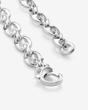 Close up of Stephen Webster Thorn Entwined 12 mm link sterling silver chain showcasing the link structure