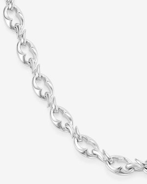 Close up of Stephen Webster Thorn Entwined 9 mm link sterling silver chain showcasing the link structure