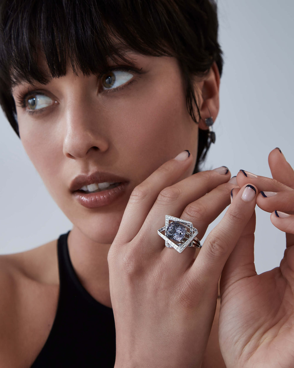 Vertigo Lost Horizon cocktail ring in 18 ct white gold with mauve spinel centre, grey spinels and white diamonds — front view on plain background