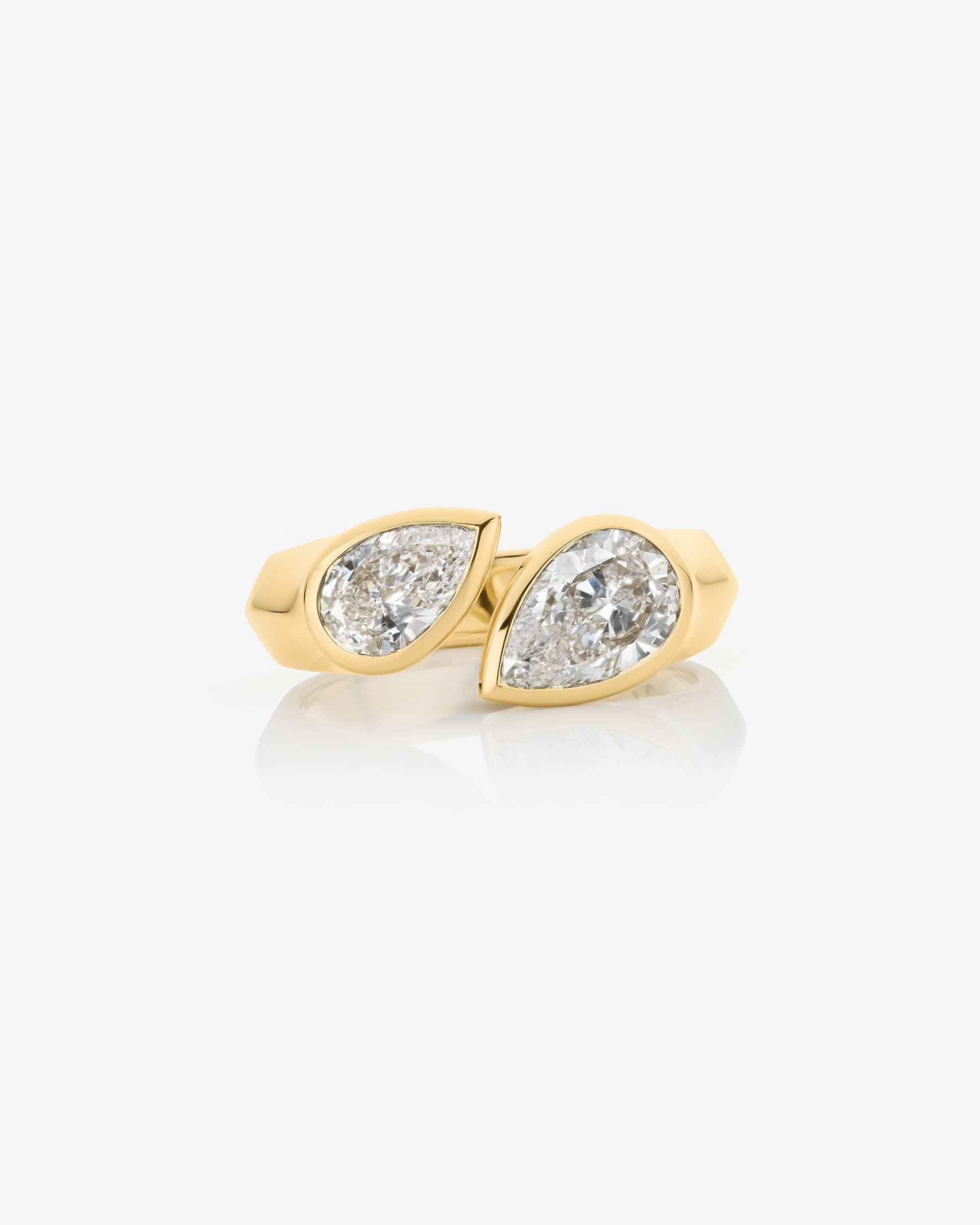Women’s 18ct yellow gold Toi et Moi engagement ring with two pear-cut white diamonds
